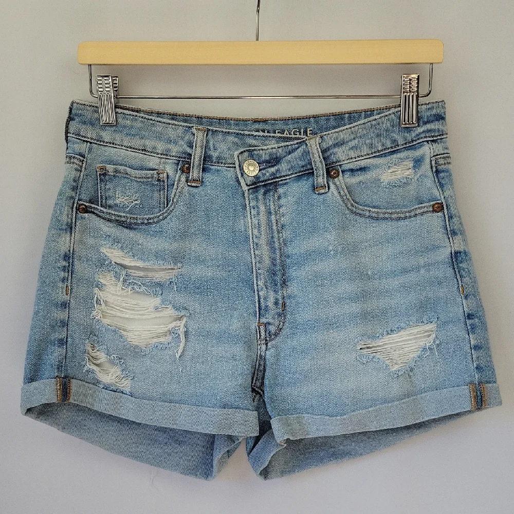 America Eagle Outfitters Mom Jean Shorts Light Wash Size 6
